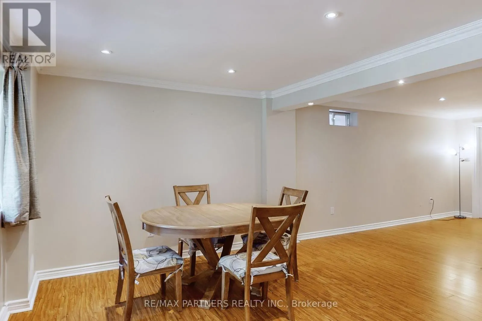 26 SANDFIELD DRIVE