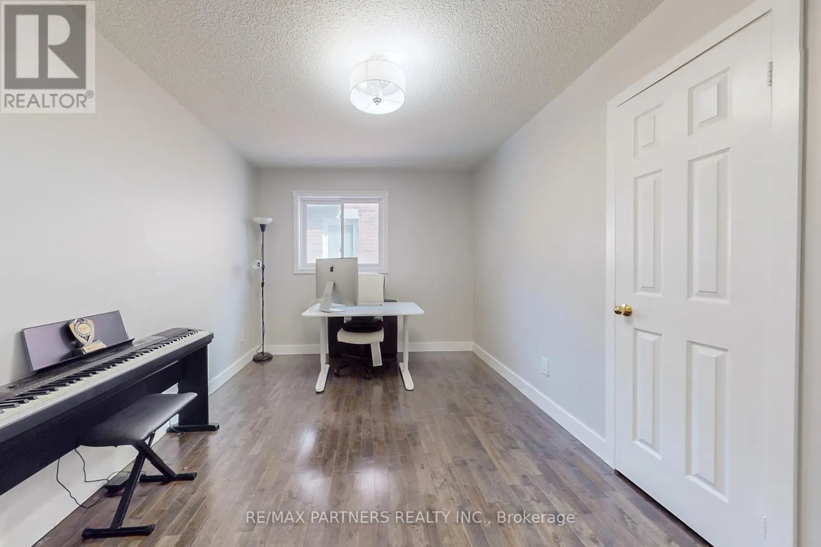 26 SANDFIELD DRIVE