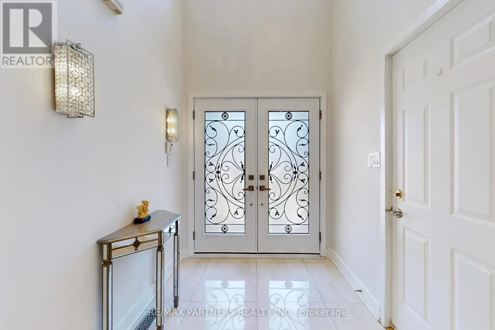 26 SANDFIELD DRIVE