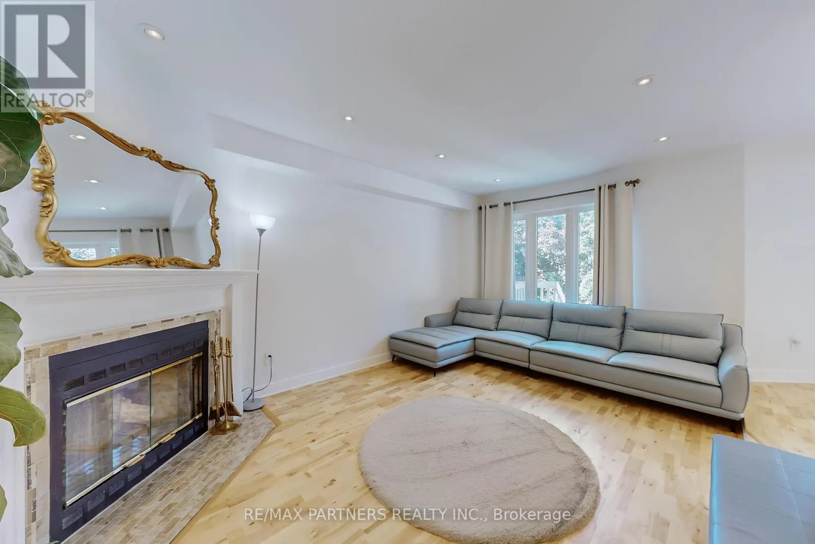 26 SANDFIELD DRIVE