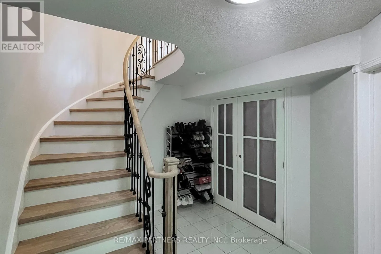 26 SANDFIELD DRIVE