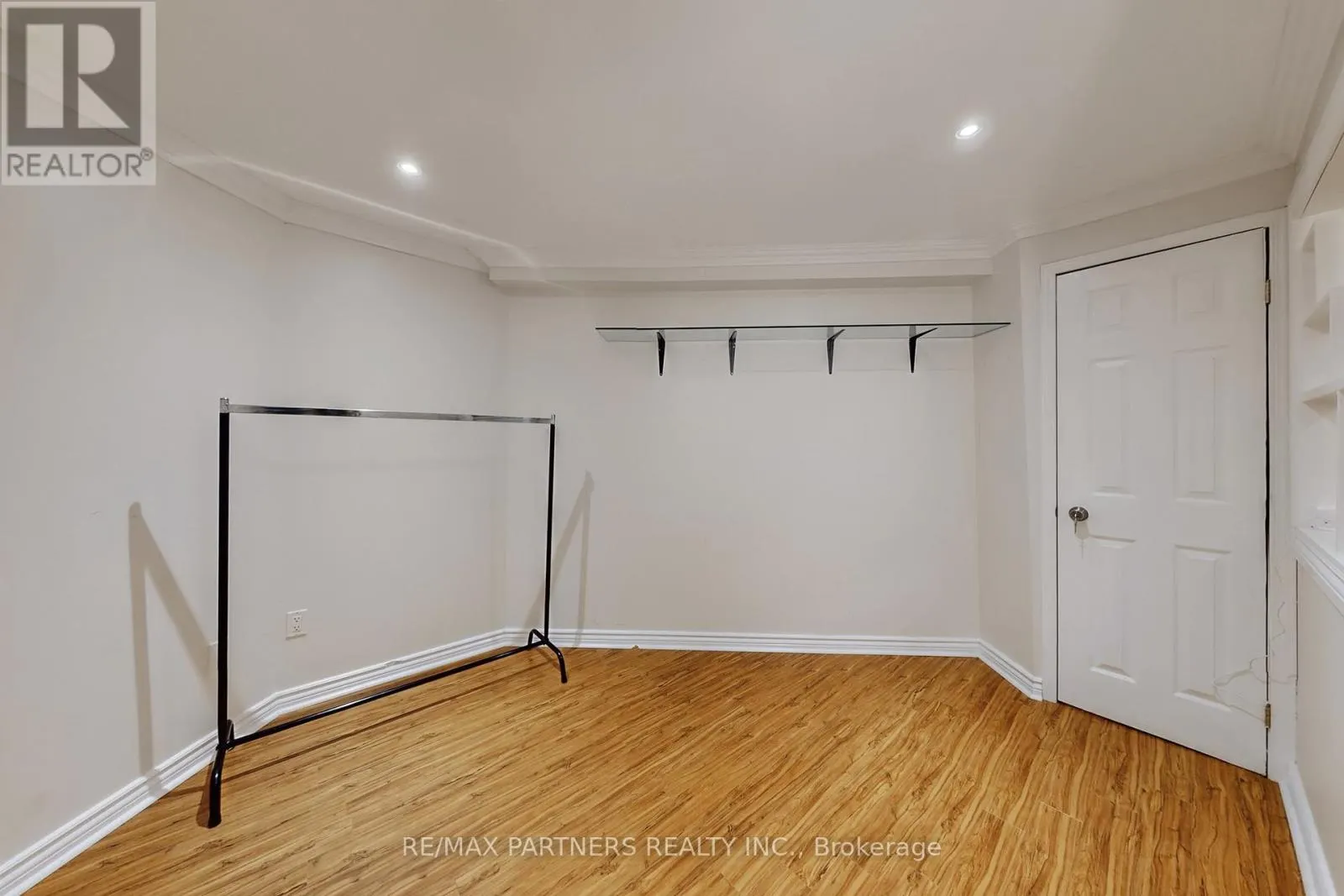26 SANDFIELD DRIVE