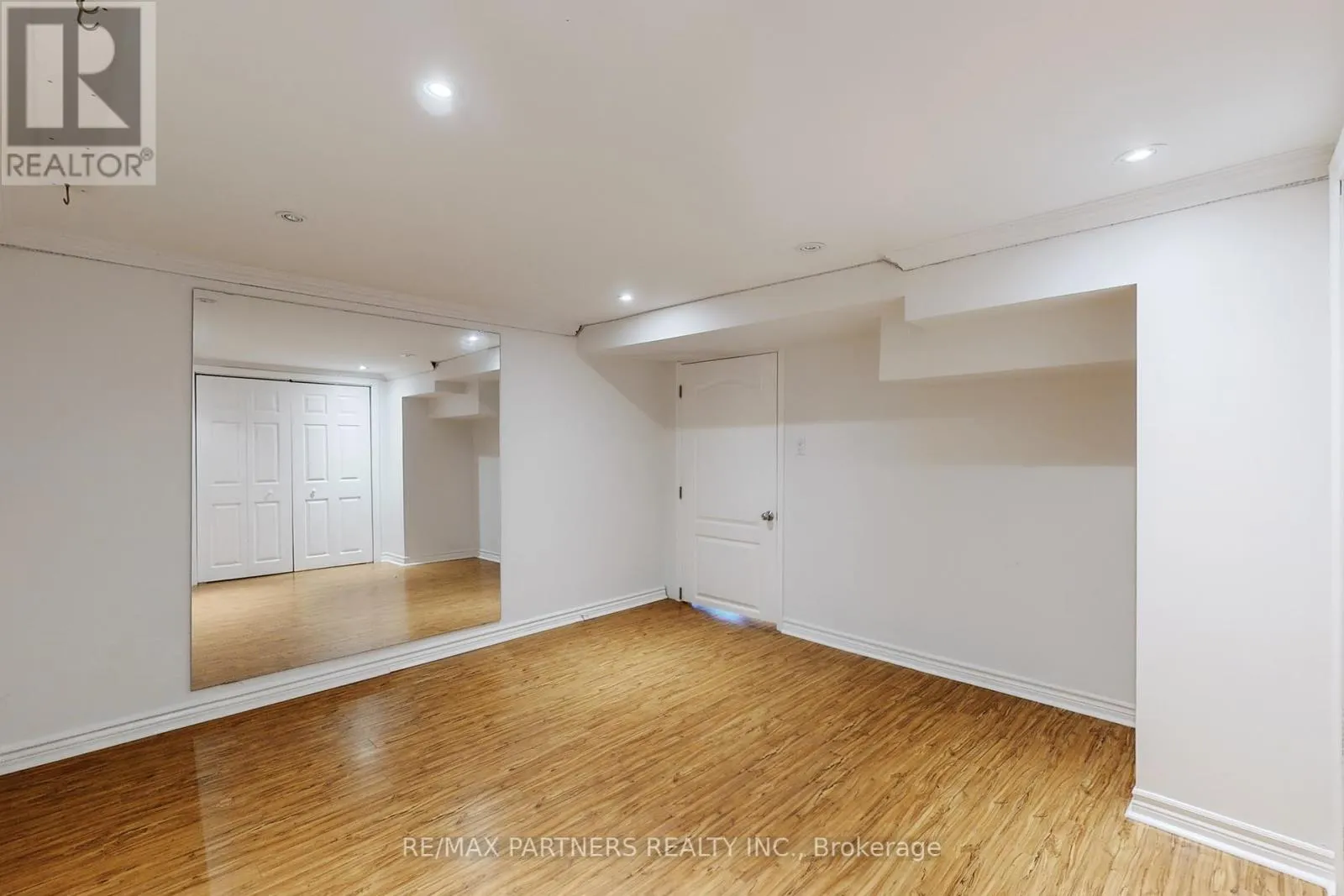26 SANDFIELD DRIVE