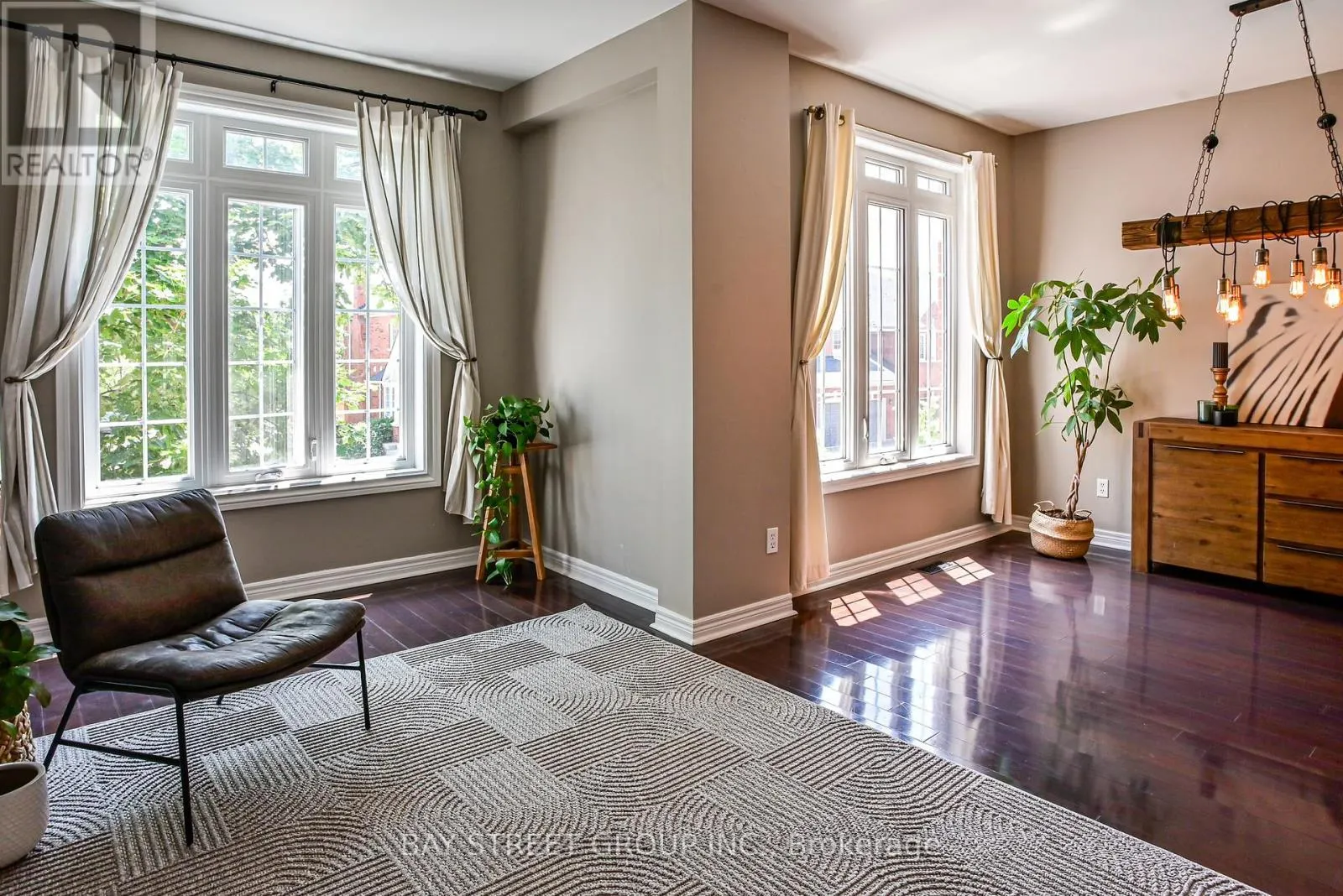 125 - 190 HARDING BOULEVARD W