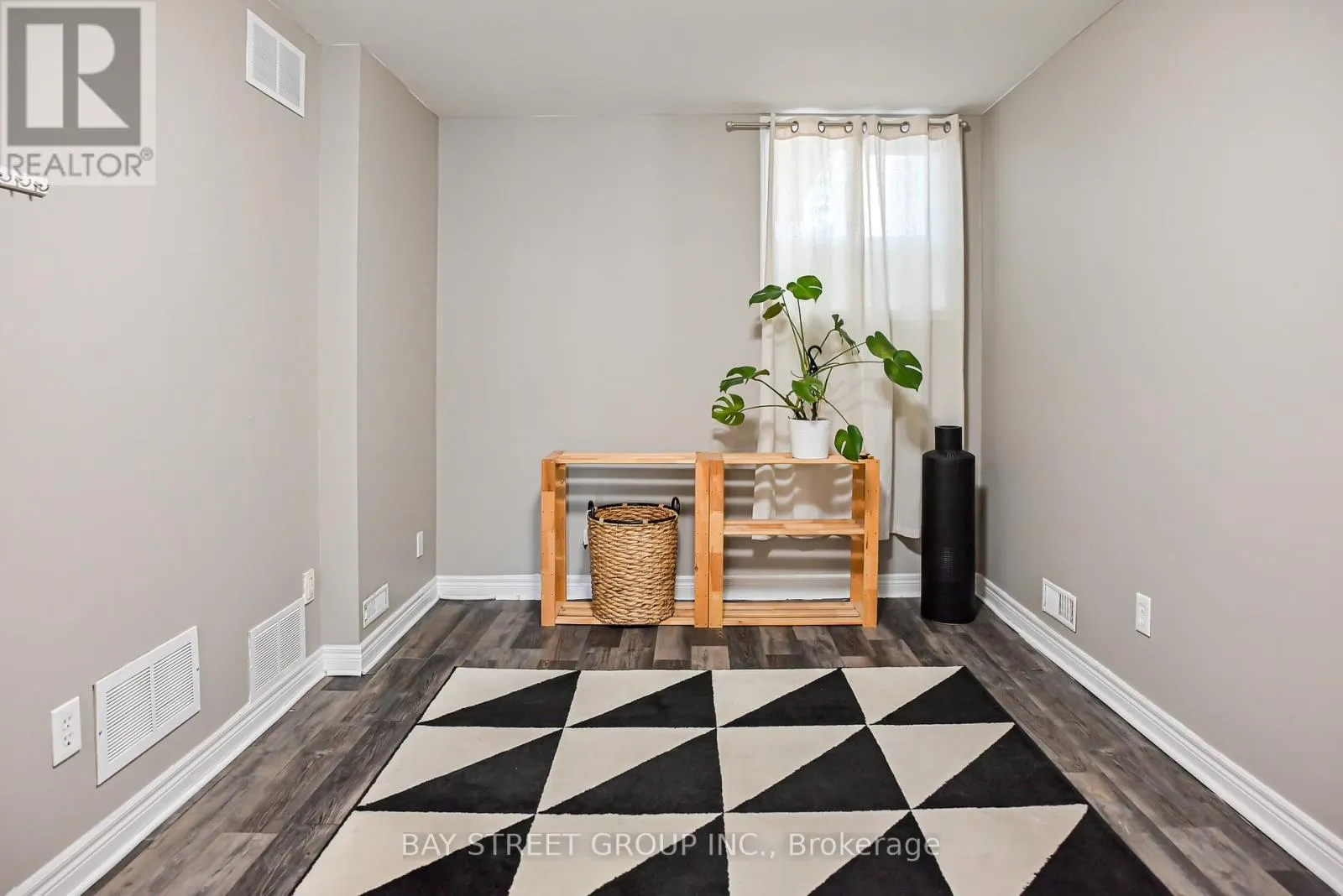125 - 190 HARDING BOULEVARD W