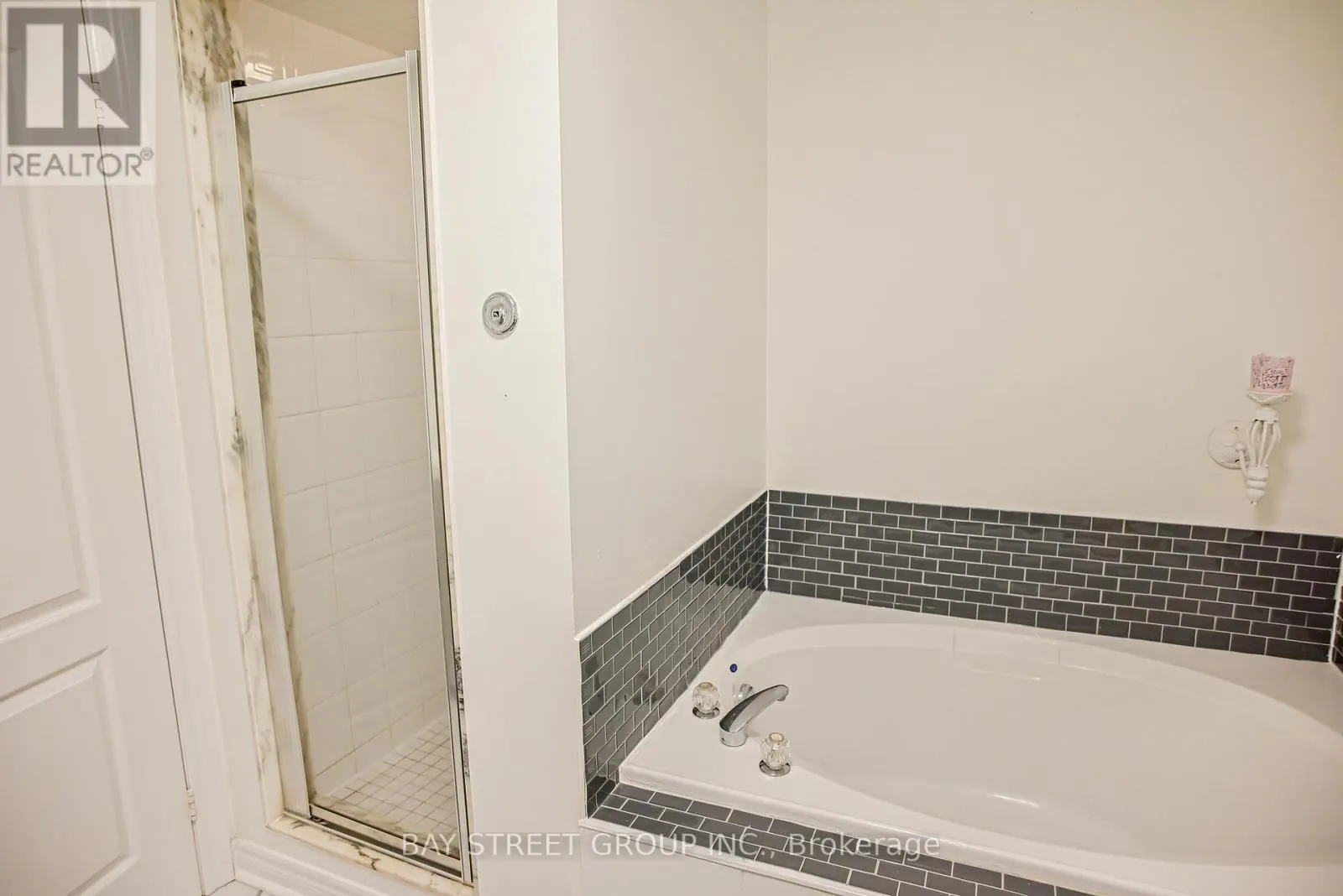 125 - 190 HARDING BOULEVARD W