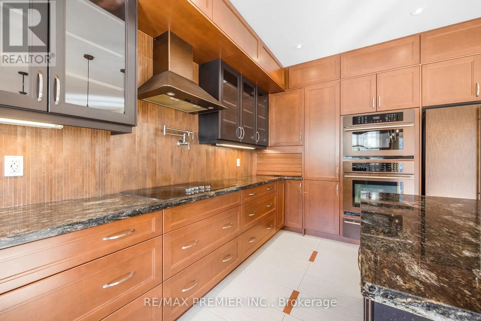 76 ORLEANS CIRCLE
