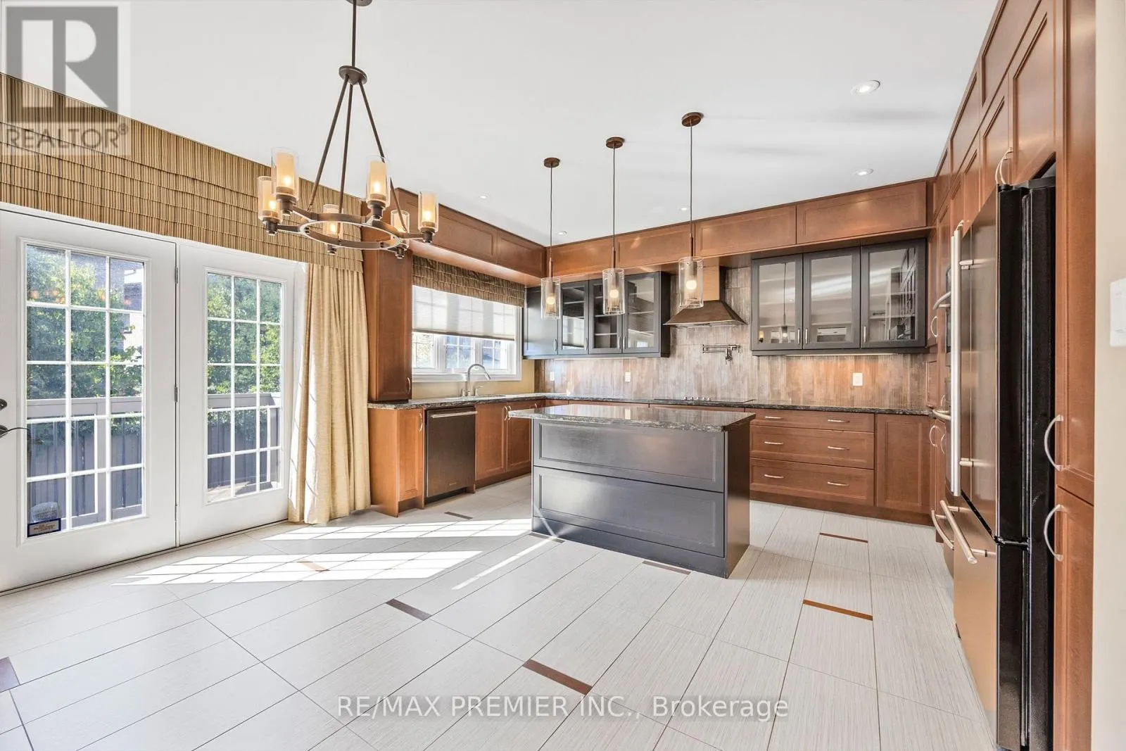 76 ORLEANS CIRCLE