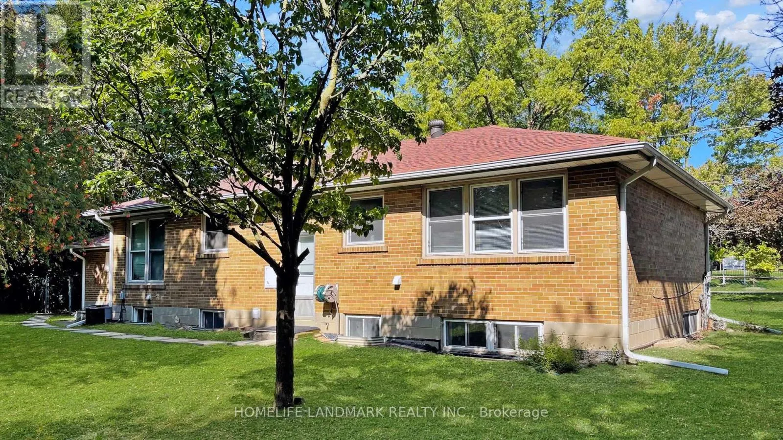 11 UPLANDS AVENUE