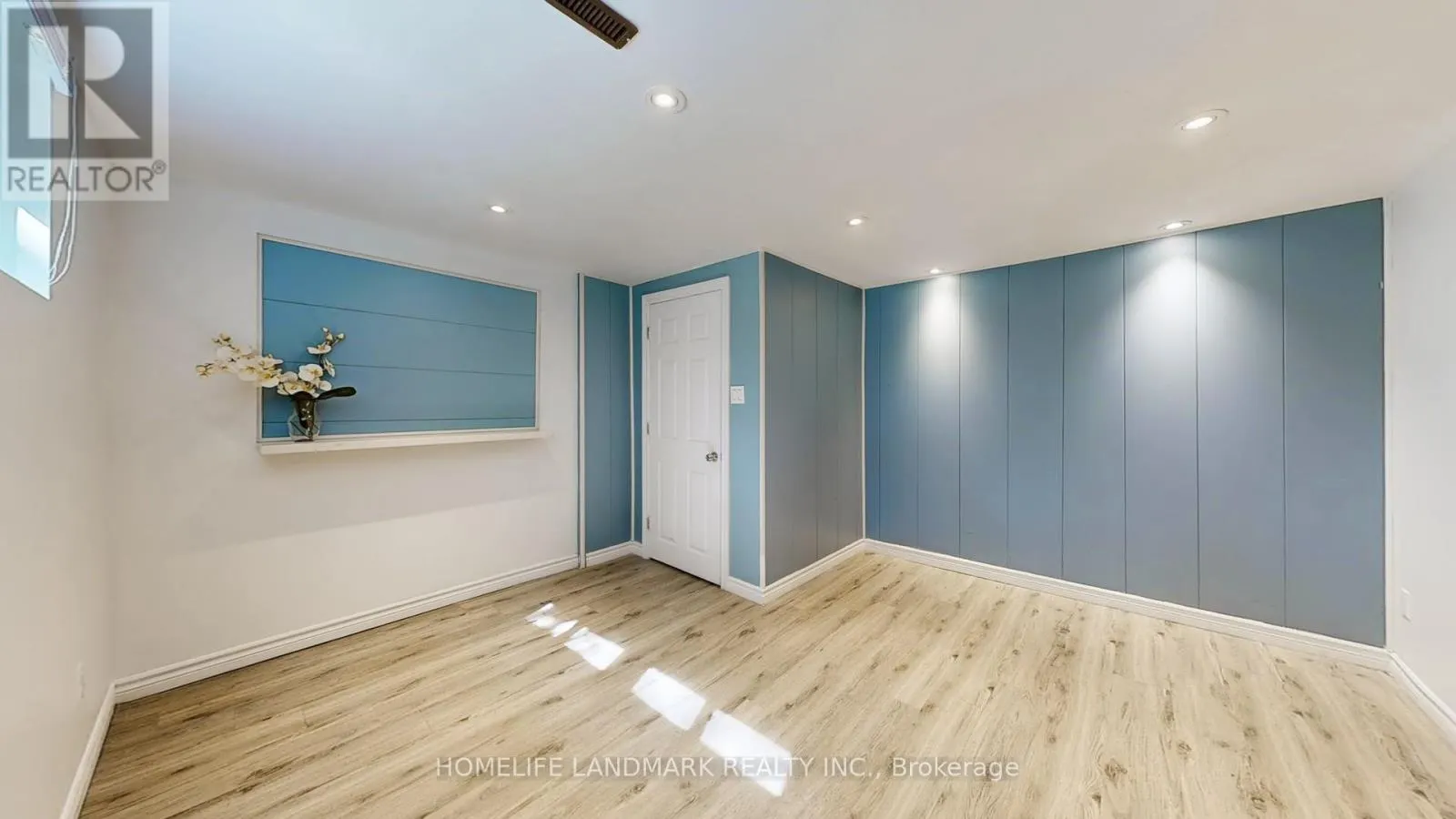 11 UPLANDS AVENUE