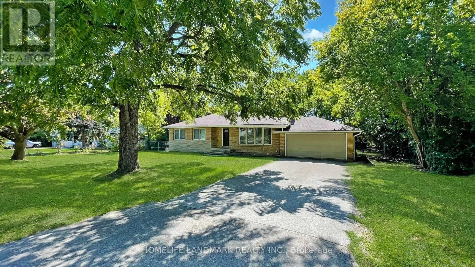 11 UPLANDS AVENUE