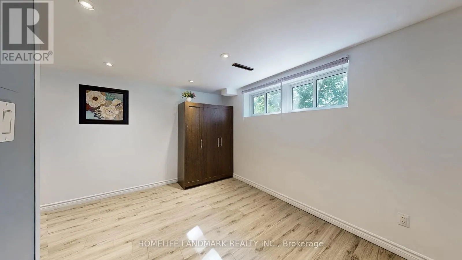 11 UPLANDS AVENUE