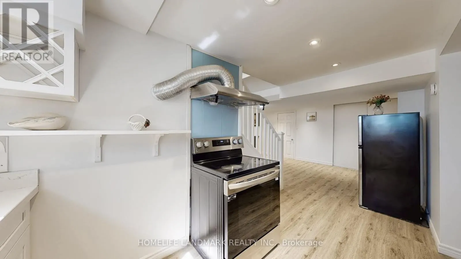 11 UPLANDS AVENUE