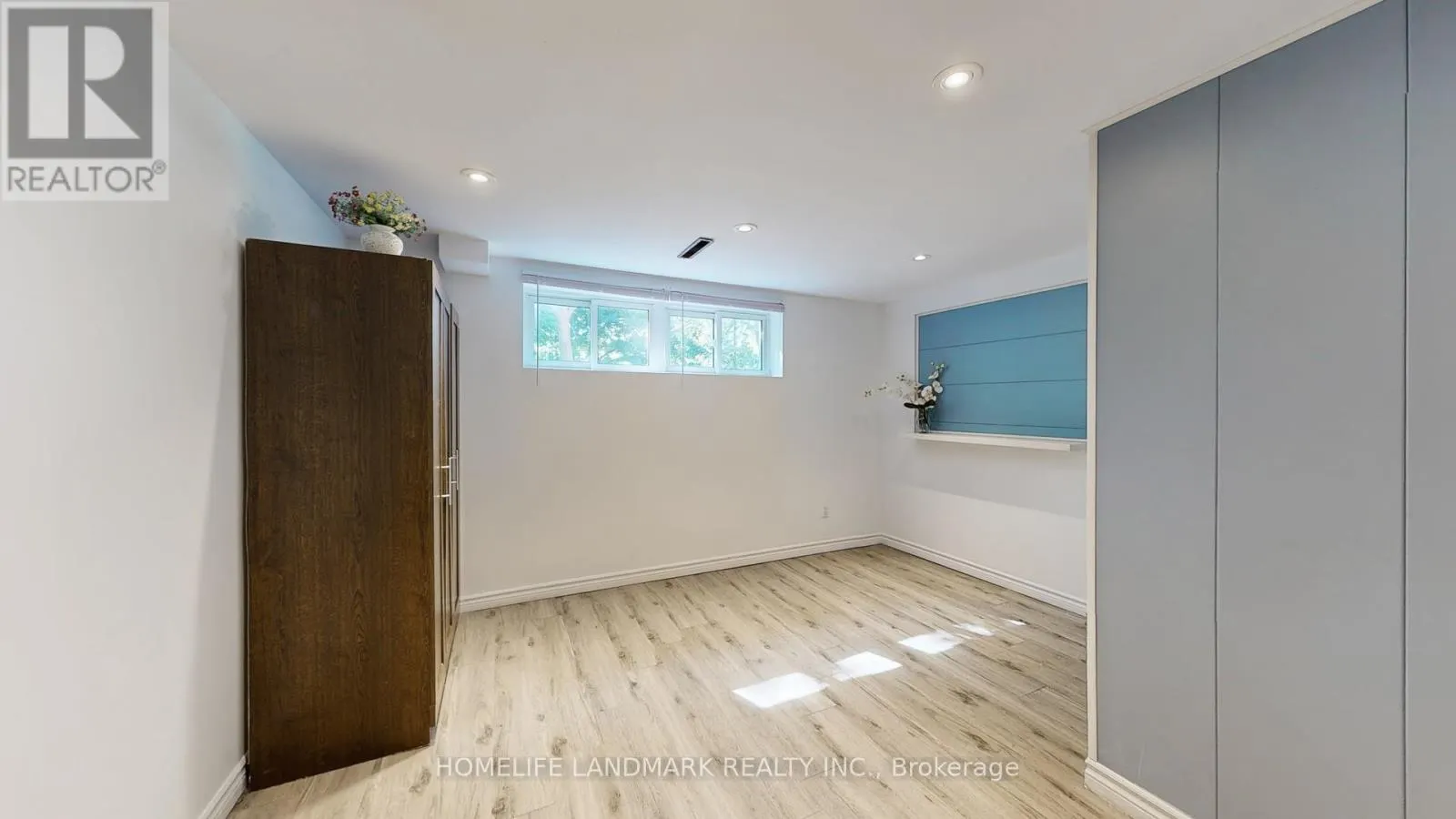 11 UPLANDS AVENUE
