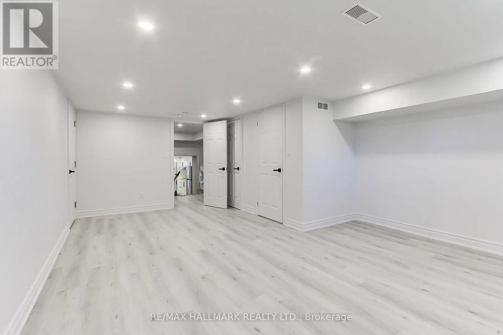 25 KNOWLES CRESCENT