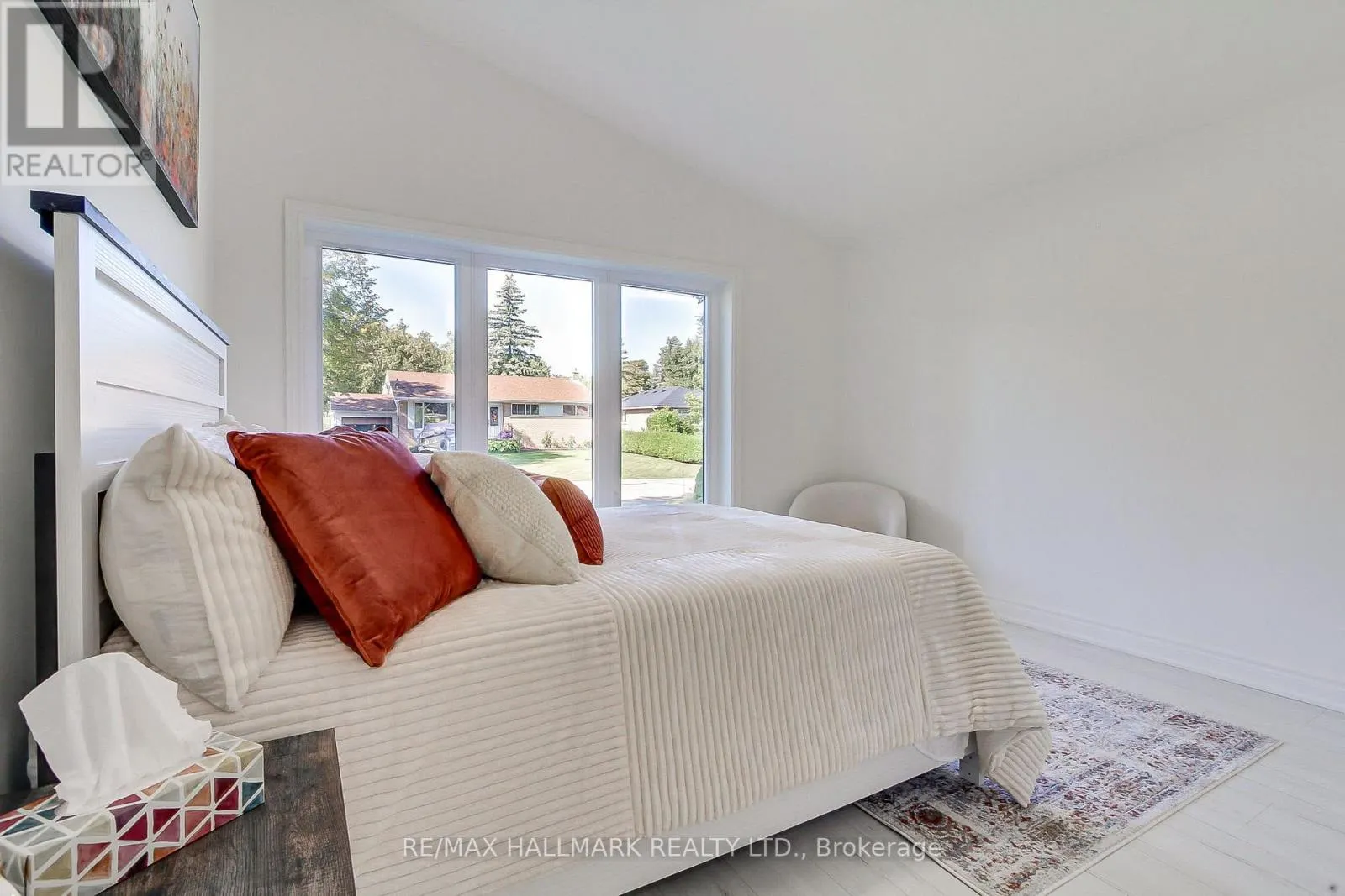 25 KNOWLES CRESCENT