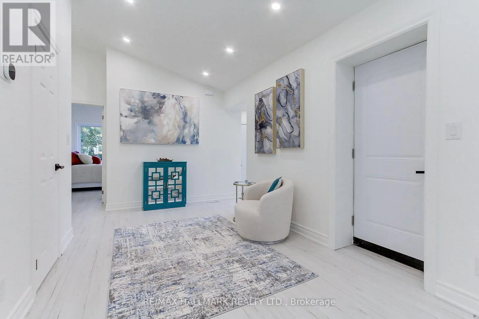 25 KNOWLES CRESCENT
