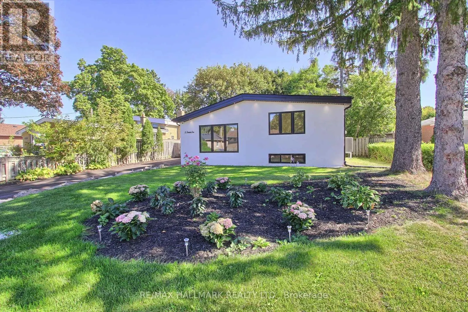 25 KNOWLES CRESCENT