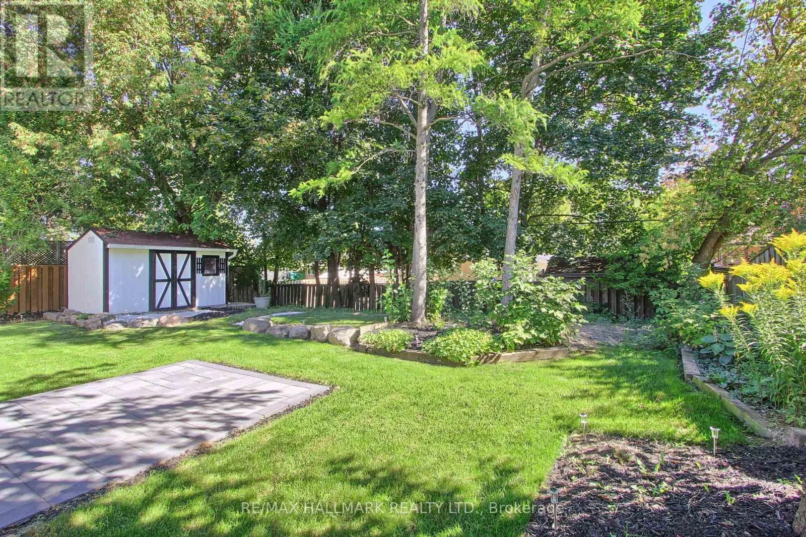 25 KNOWLES CRESCENT