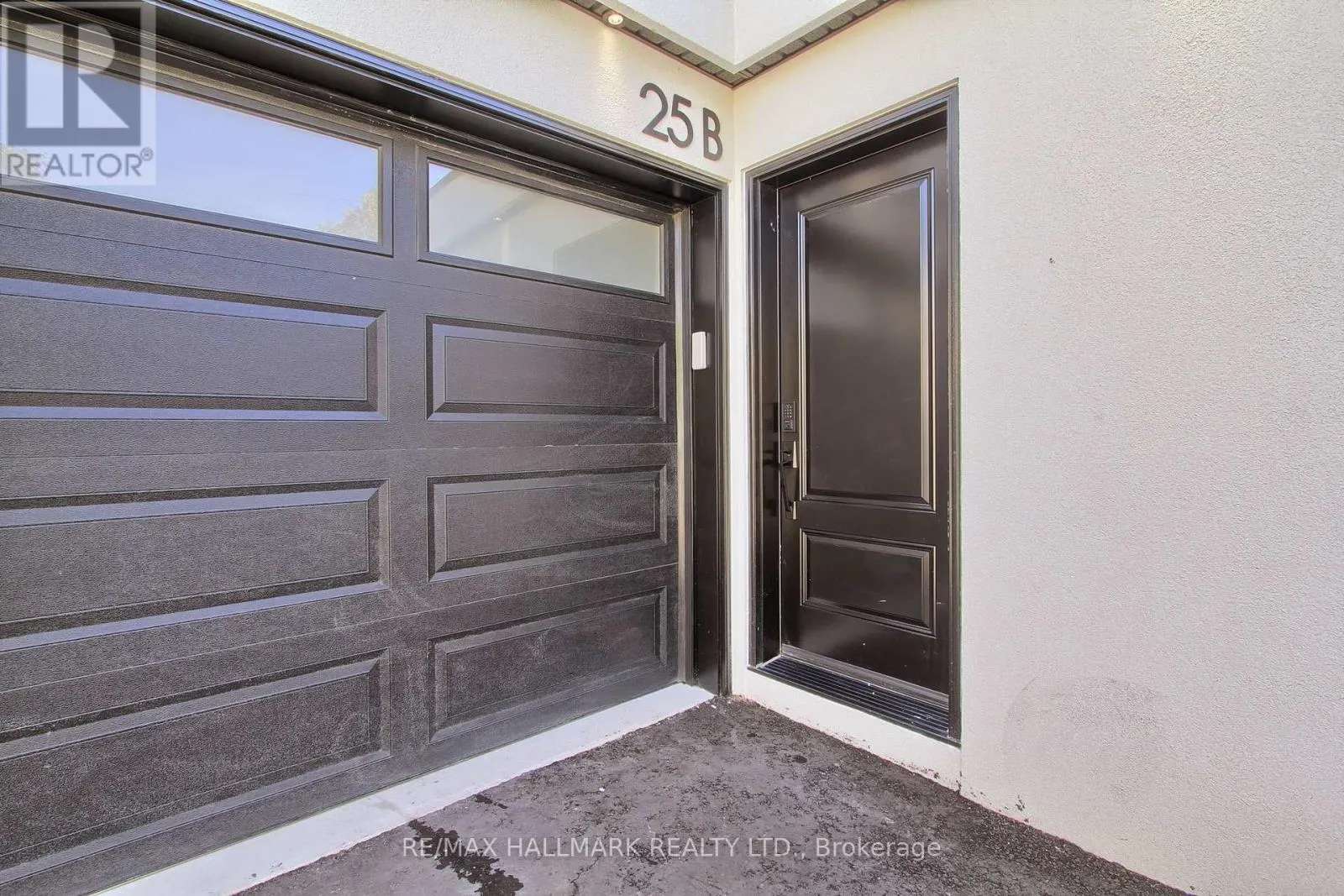 25 KNOWLES CRESCENT