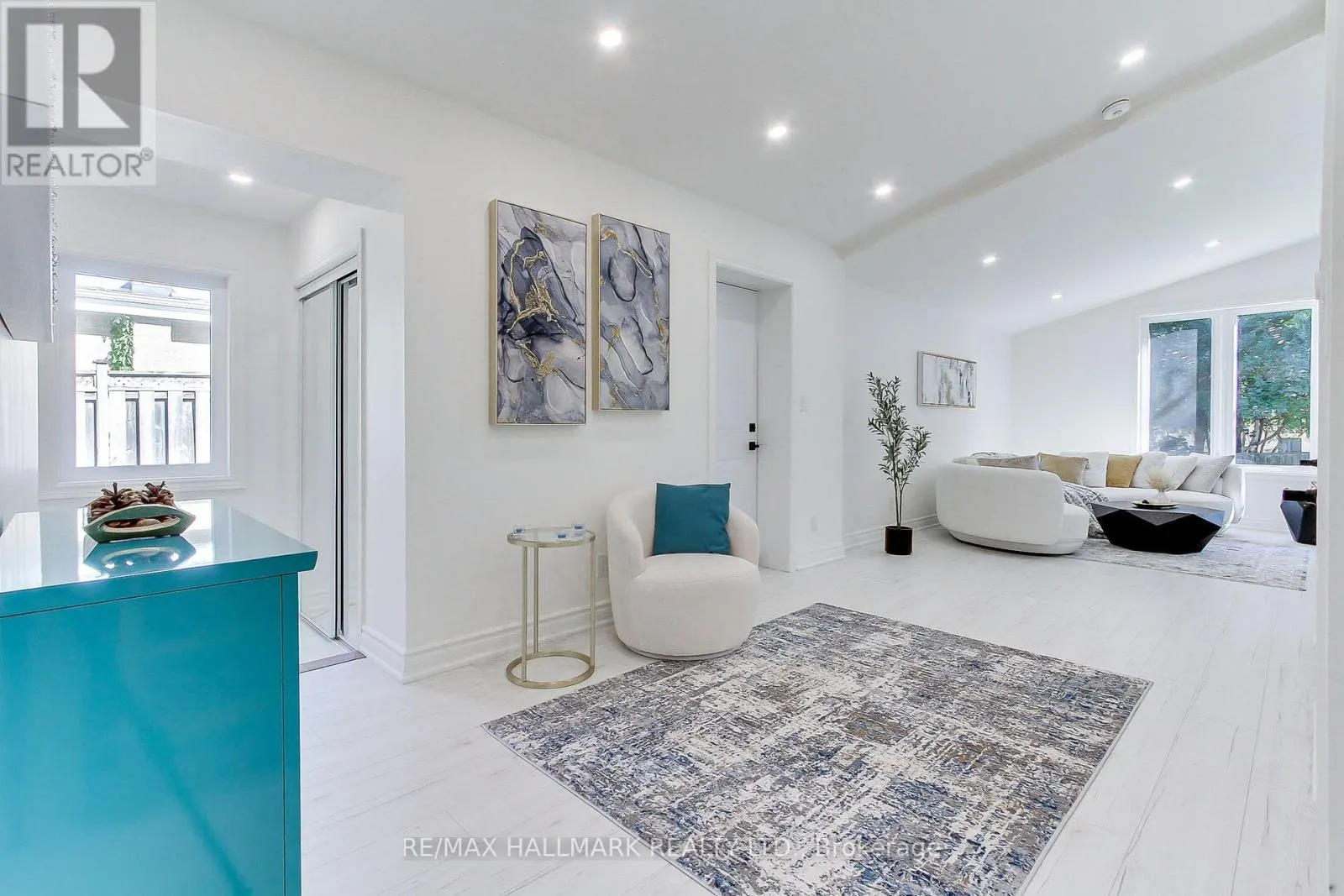 25 KNOWLES CRESCENT