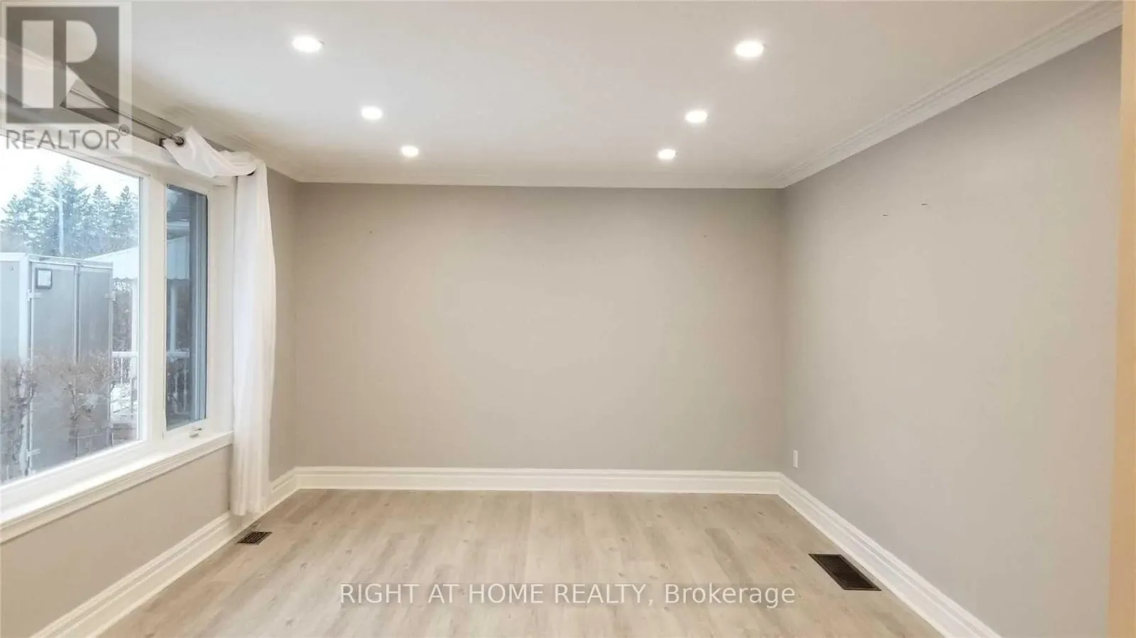 MAIN FLOOR - 409 MARYBAY CRESCENT
