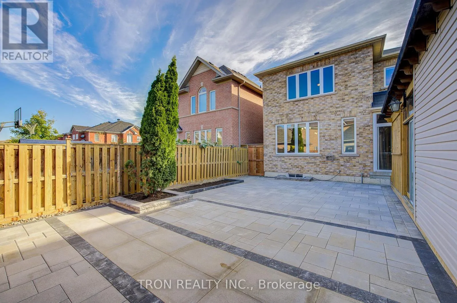 454 THE BRIDLE WALK