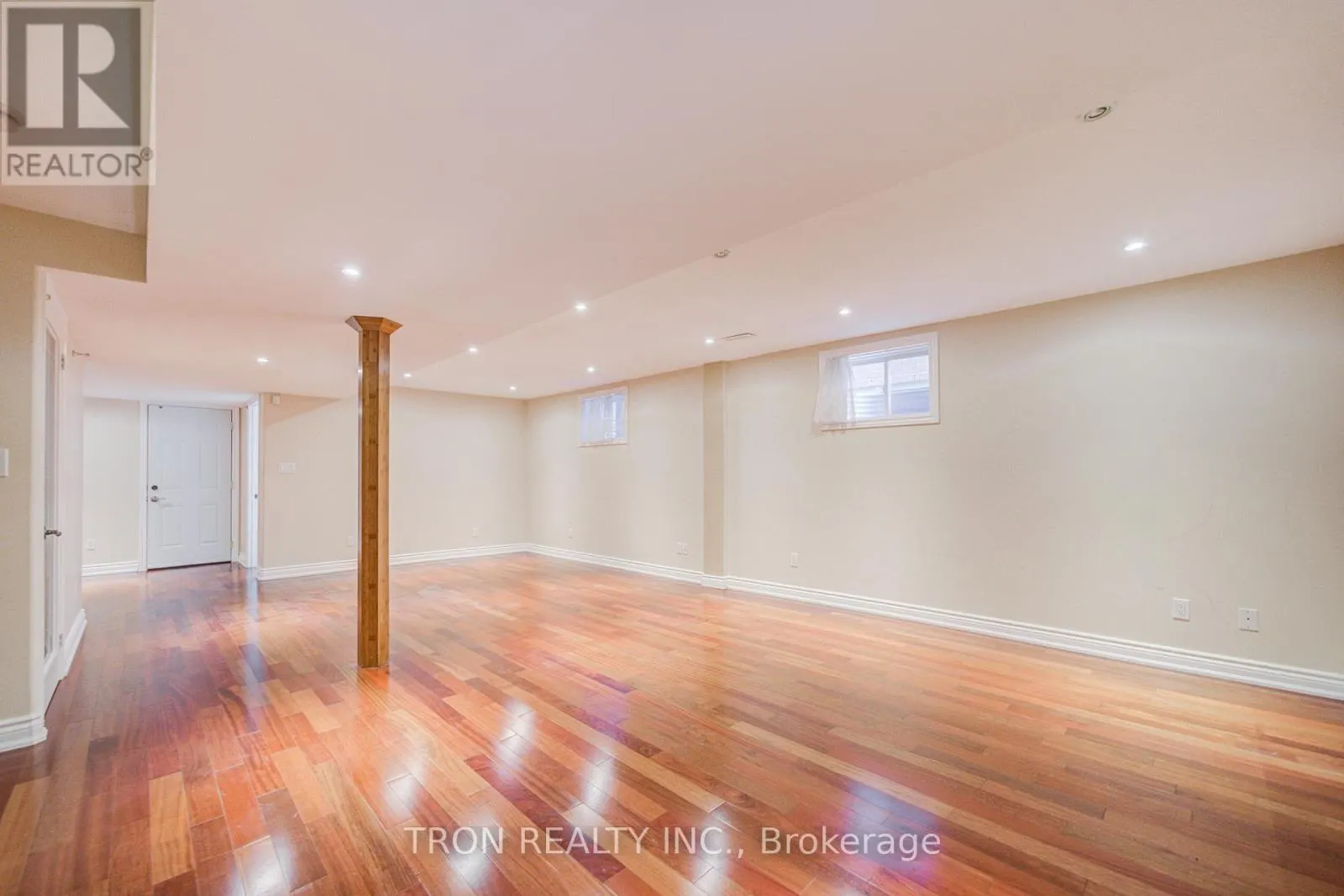 454 THE BRIDLE WALK
