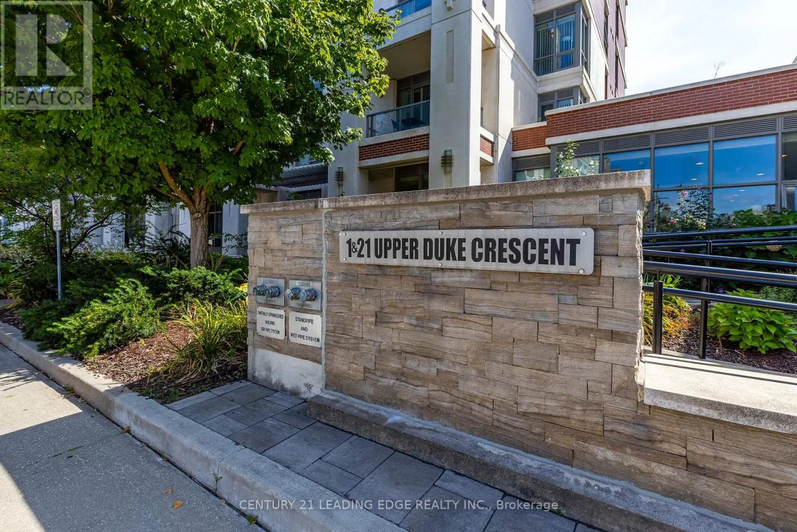 505 - 21 UPPER DUKE CRESCENT