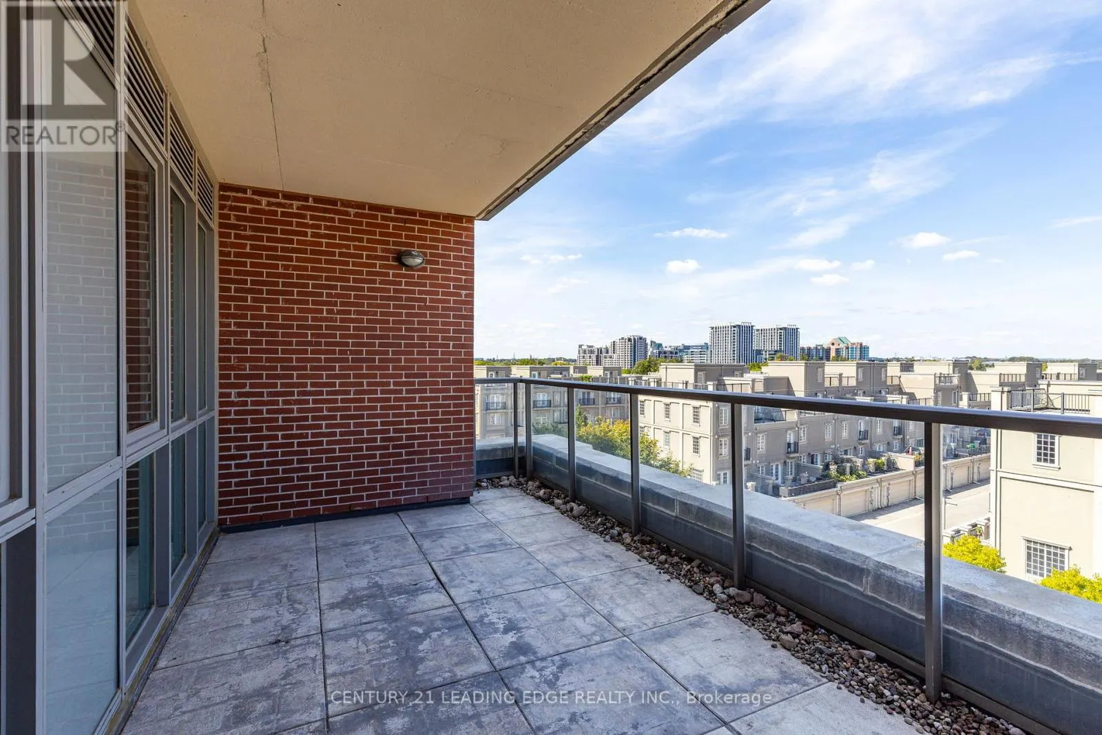 505 - 21 UPPER DUKE CRESCENT