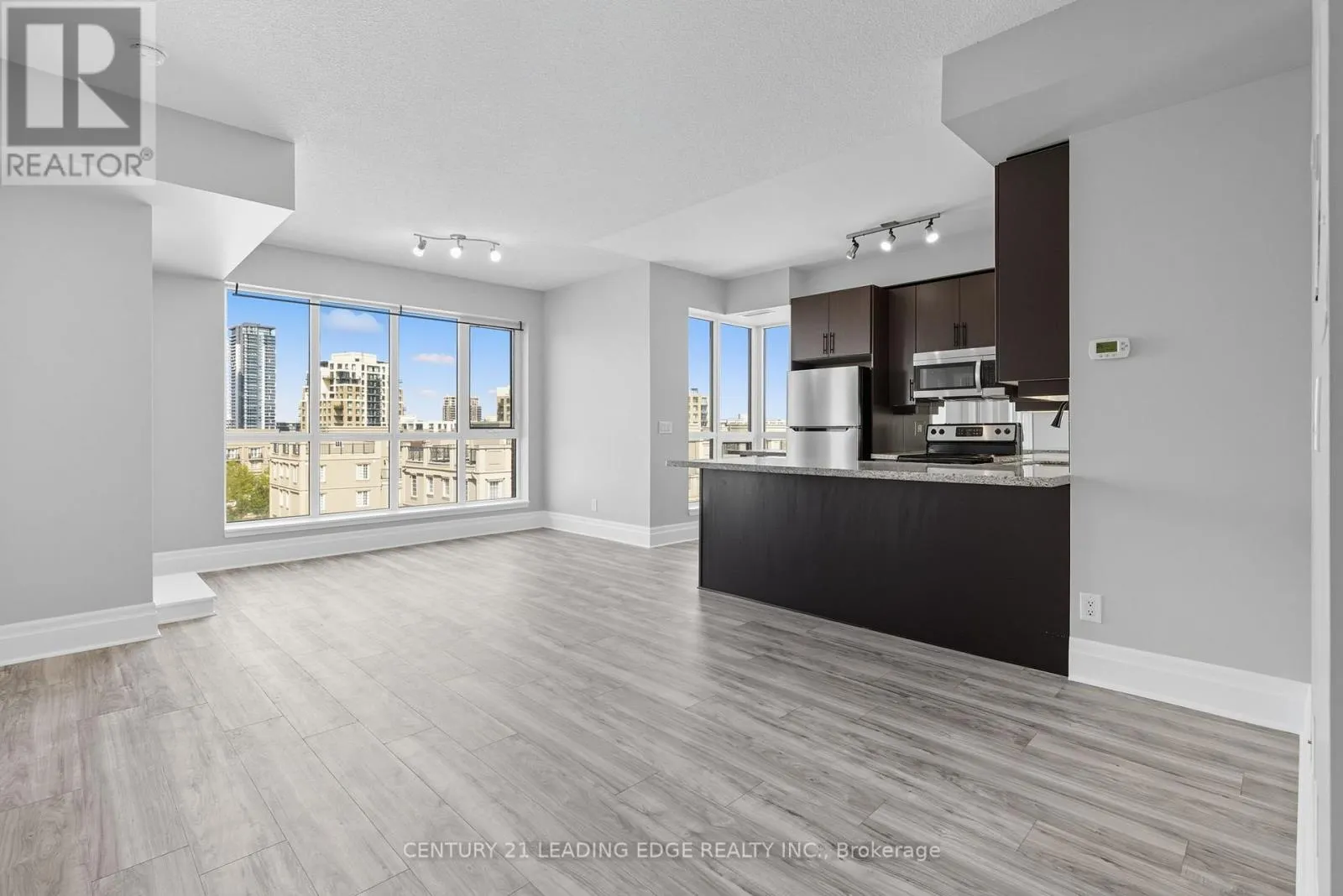 505 - 21 UPPER DUKE CRESCENT
