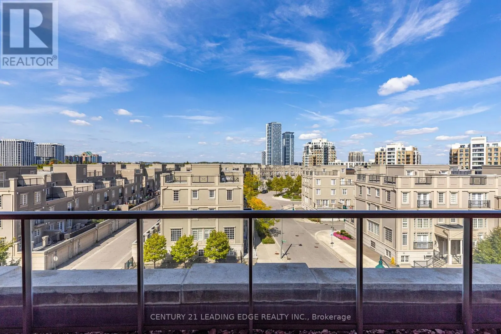 505 - 21 UPPER DUKE CRESCENT