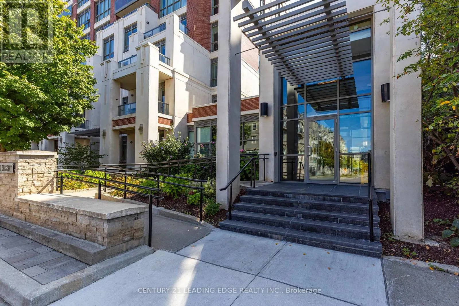 505 - 21 UPPER DUKE CRESCENT