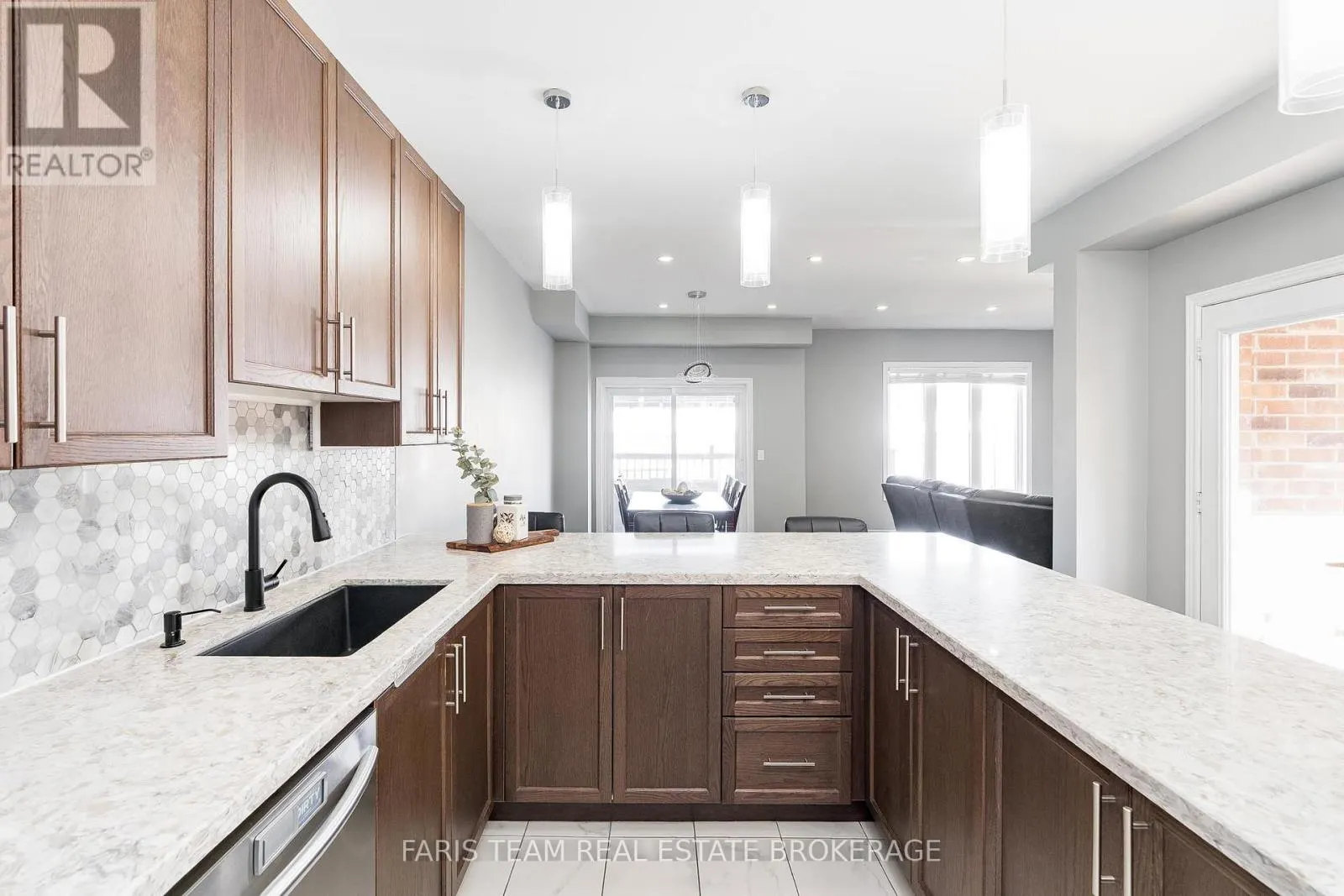 65 KINGSMERE CRESCENT