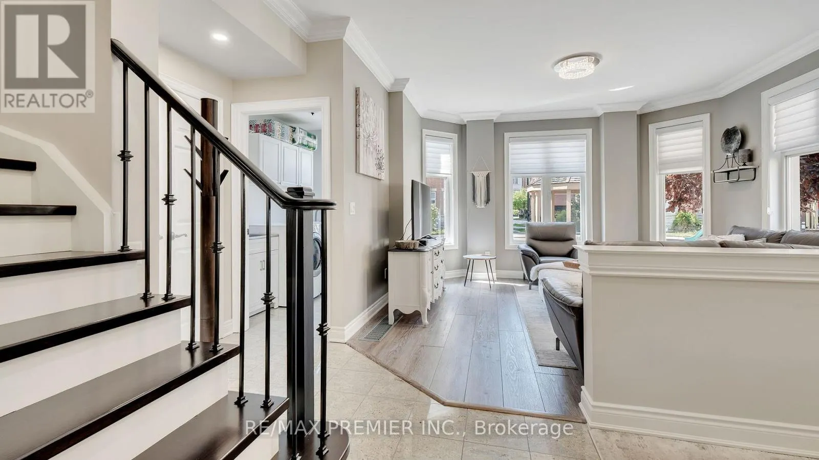 10 HENRY PETERS LANE