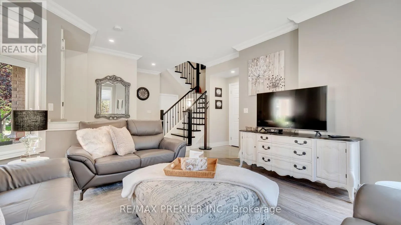 10 HENRY PETERS LANE