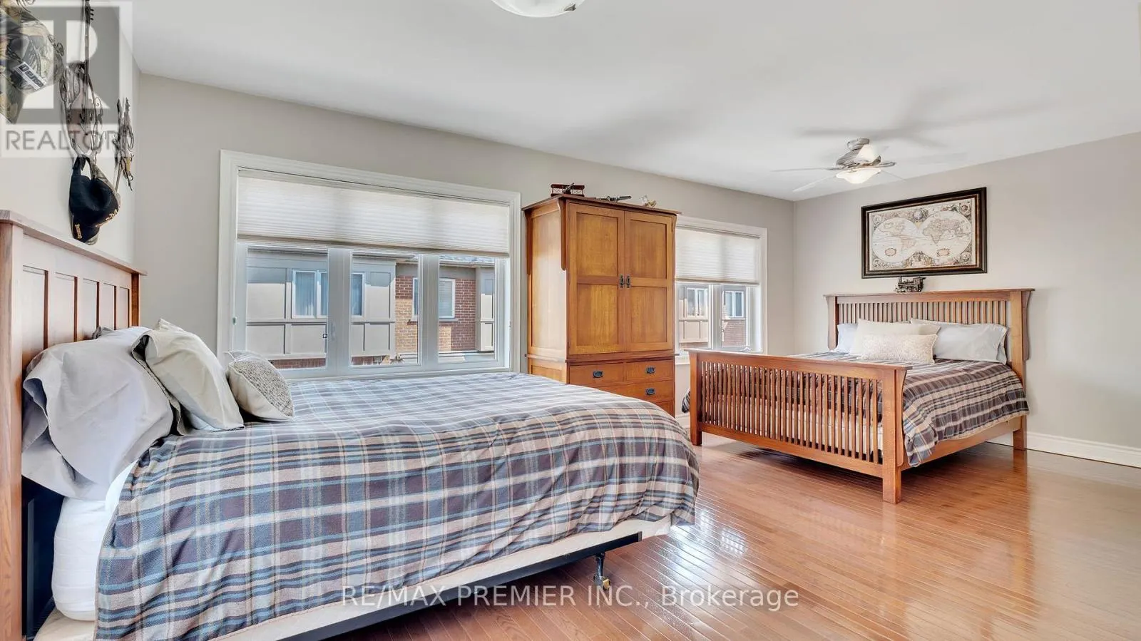 10 HENRY PETERS LANE
