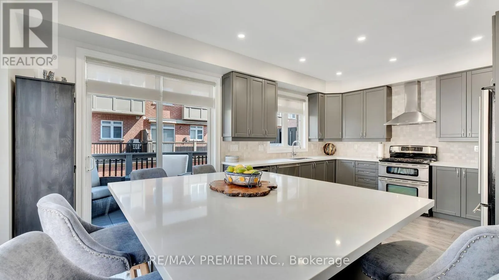 10 HENRY PETERS LANE