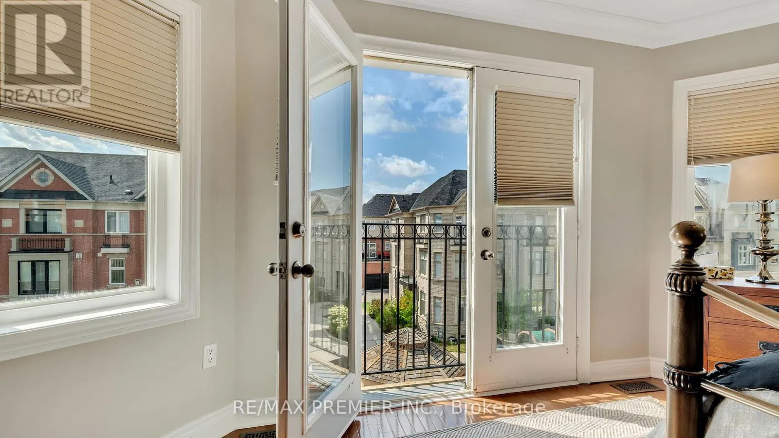 10 HENRY PETERS LANE