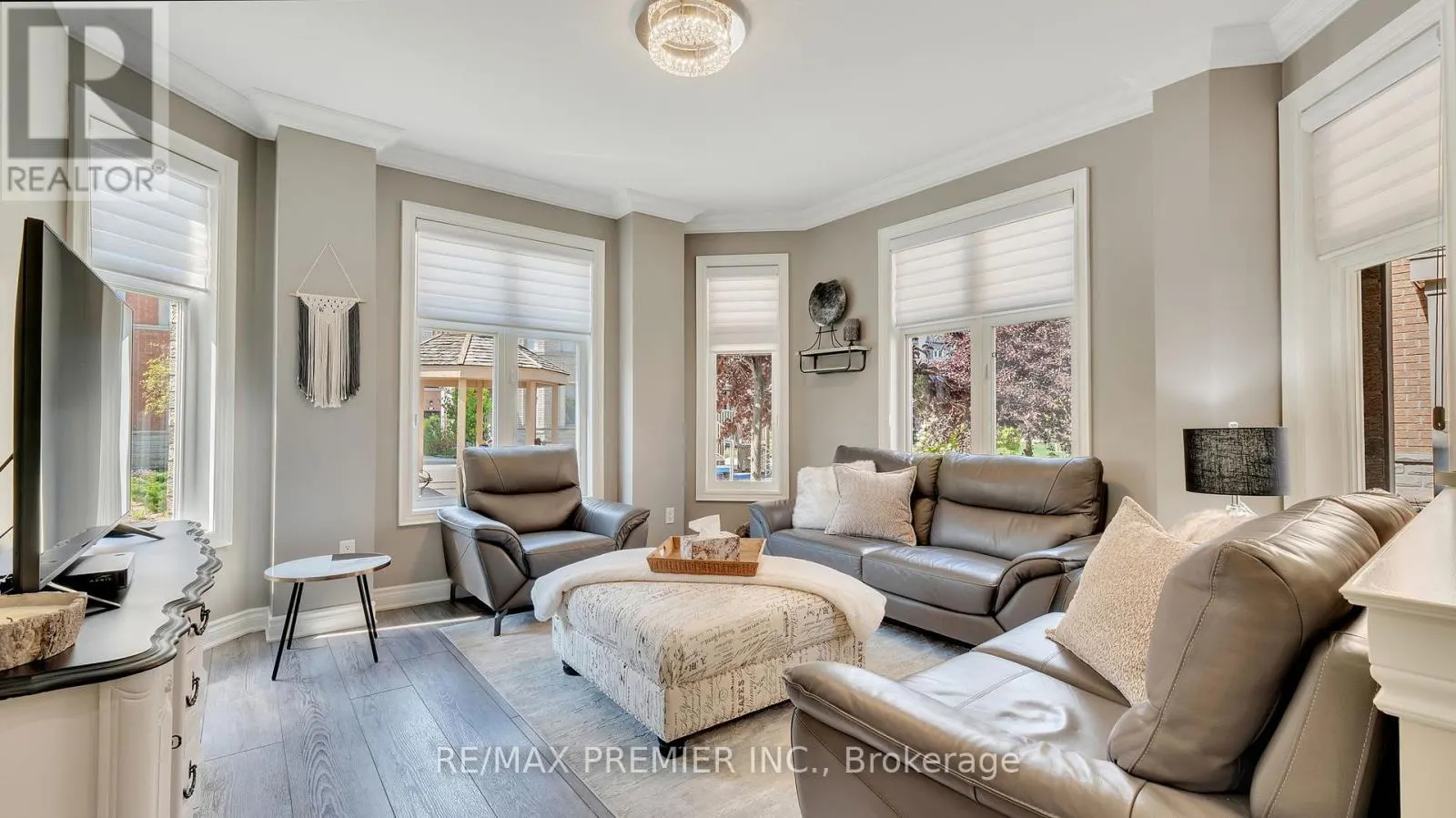 10 HENRY PETERS LANE