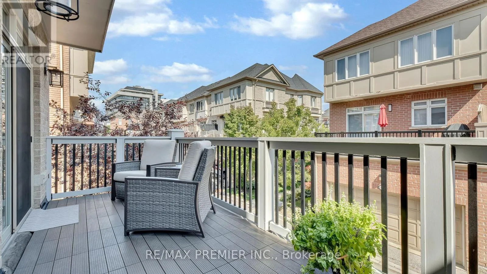10 HENRY PETERS LANE