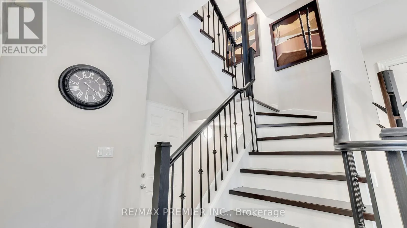 10 HENRY PETERS LANE