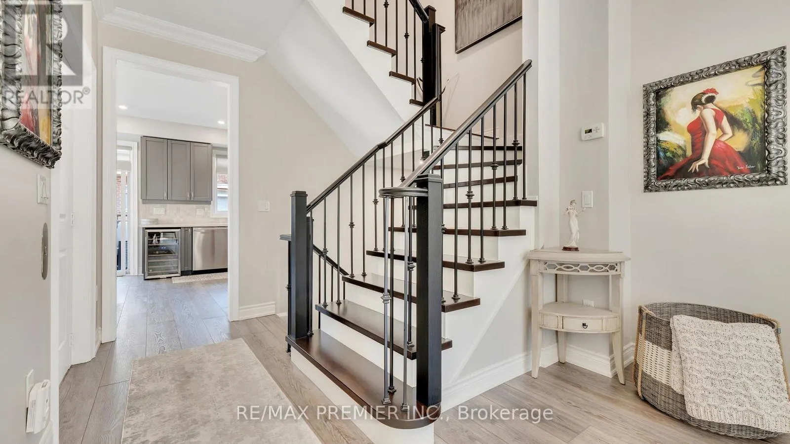 10 HENRY PETERS LANE