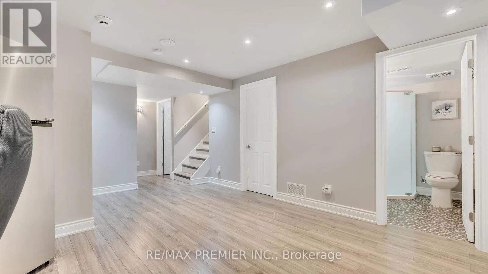10 HENRY PETERS LANE