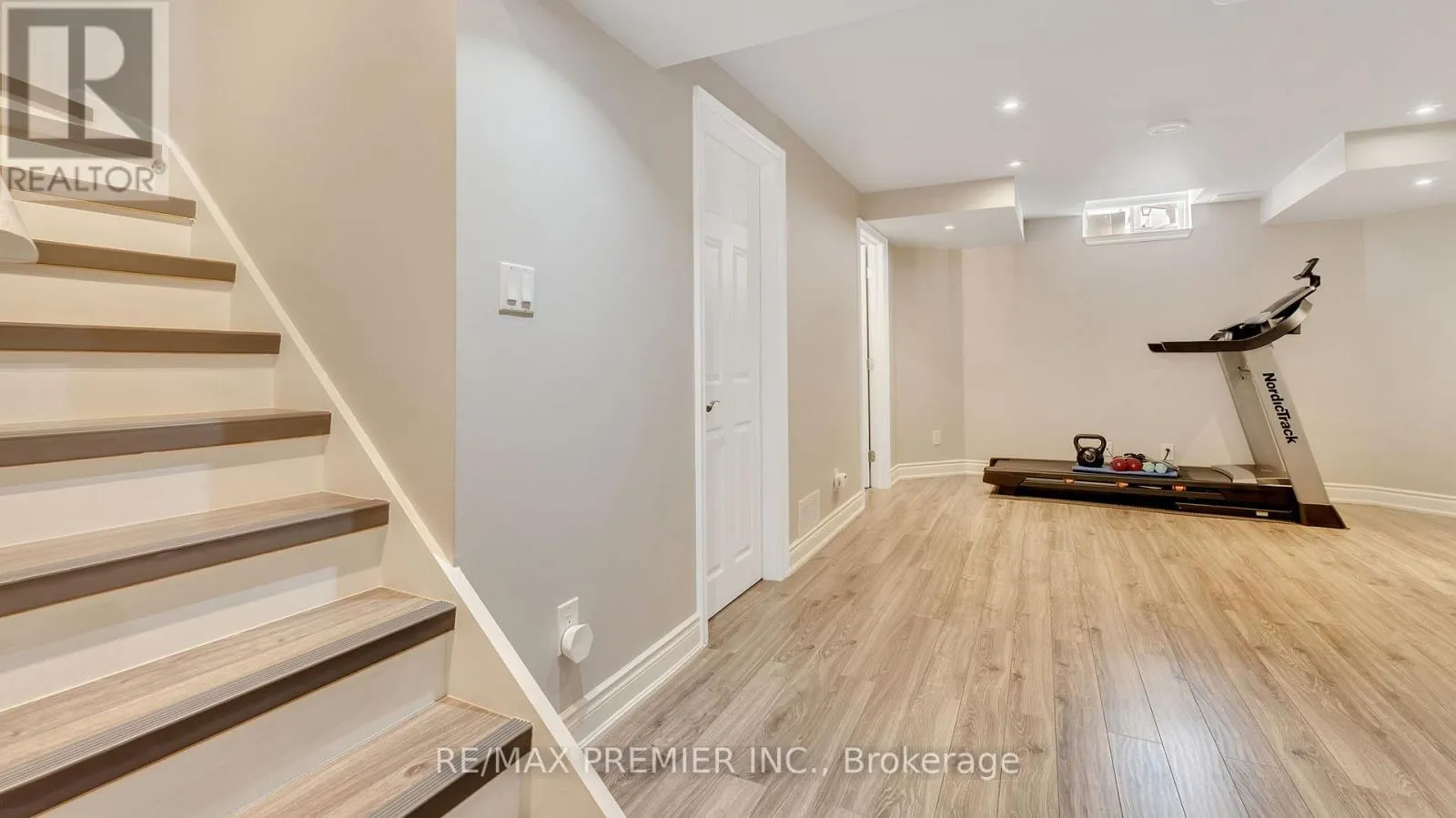 10 HENRY PETERS LANE