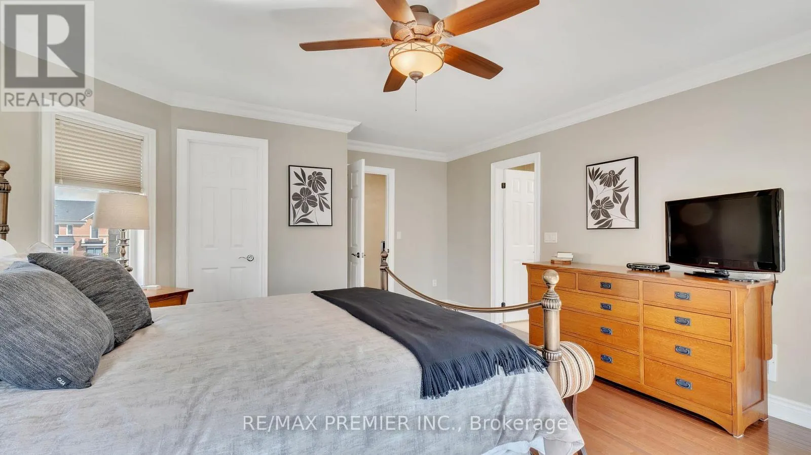 10 HENRY PETERS LANE