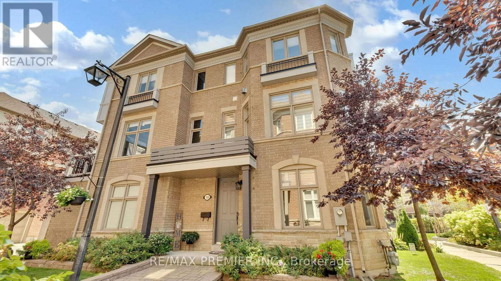 10 HENRY PETERS LANE