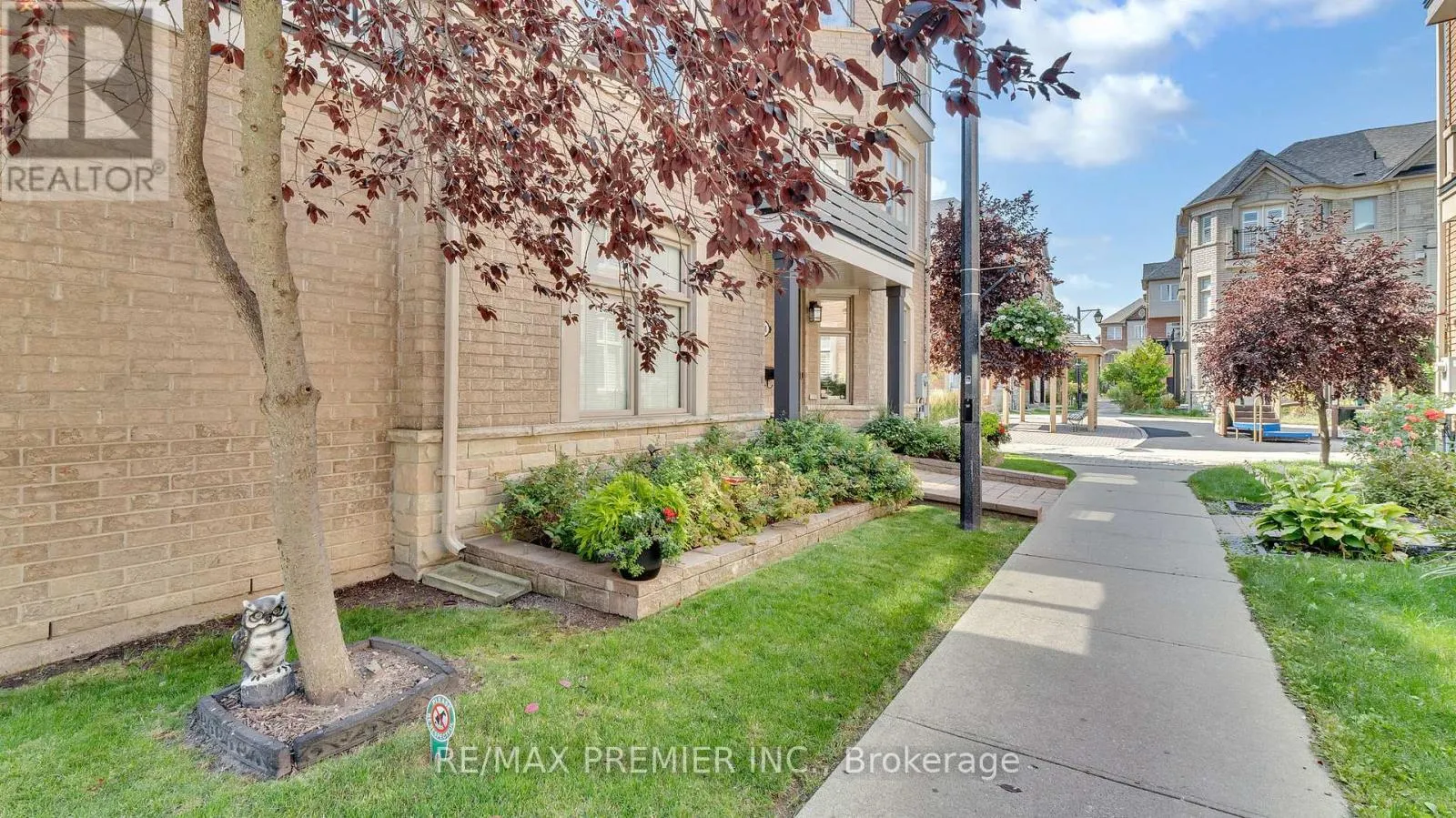 10 HENRY PETERS LANE