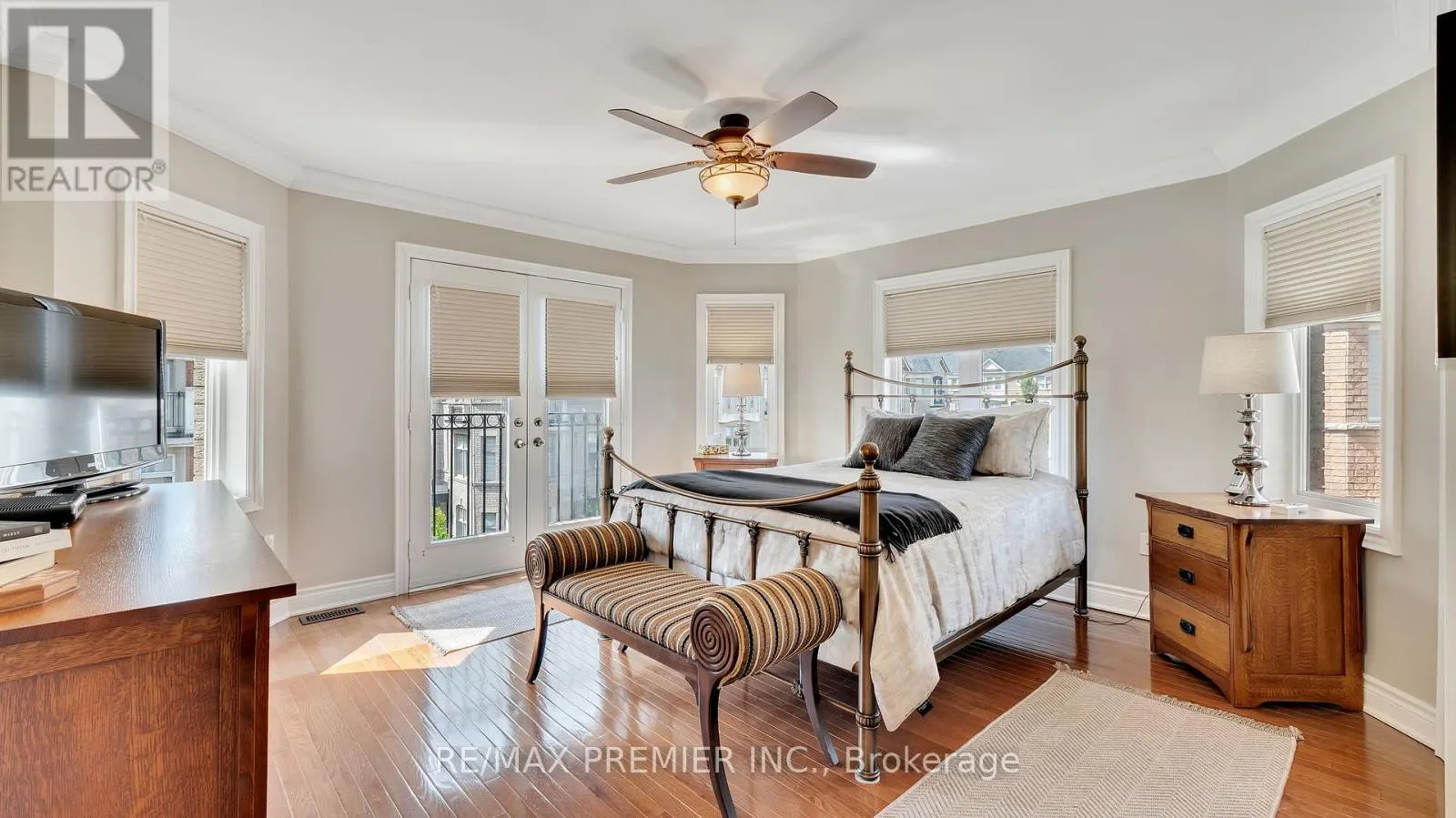 10 HENRY PETERS LANE