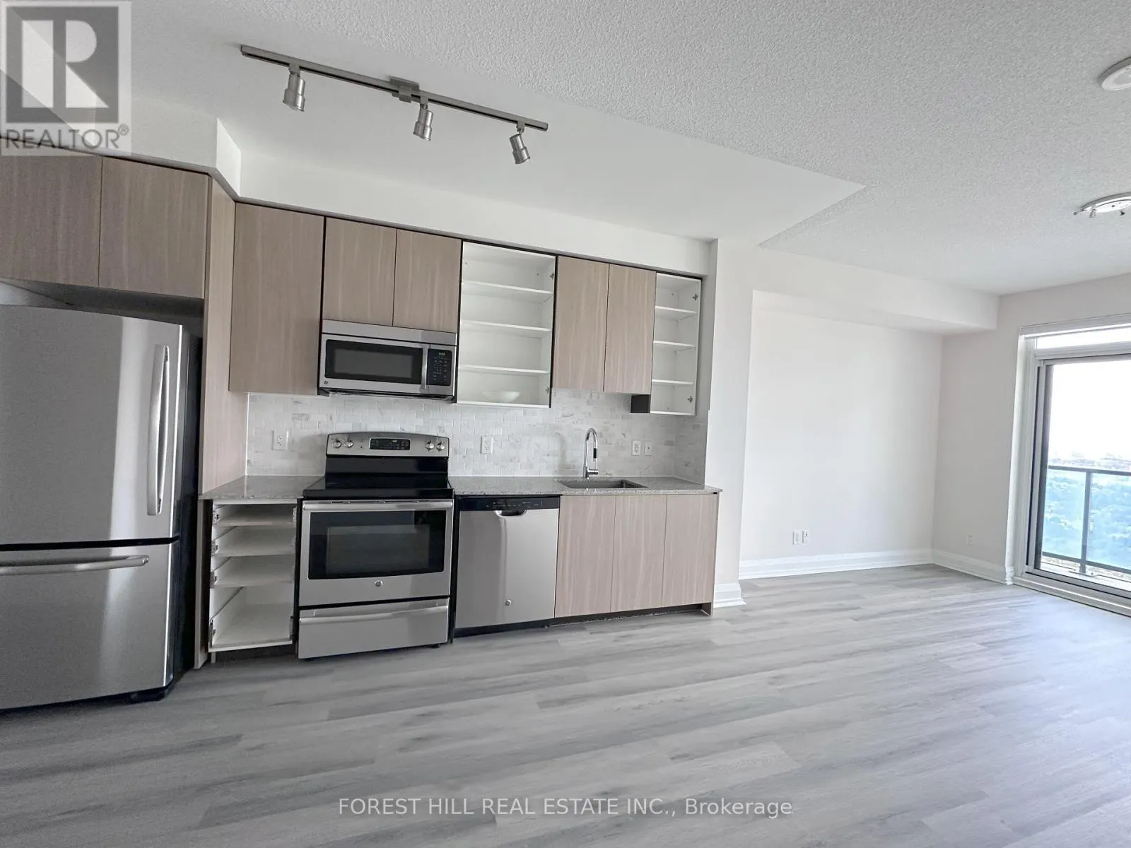 2722 - 7161 YONGE STREET
